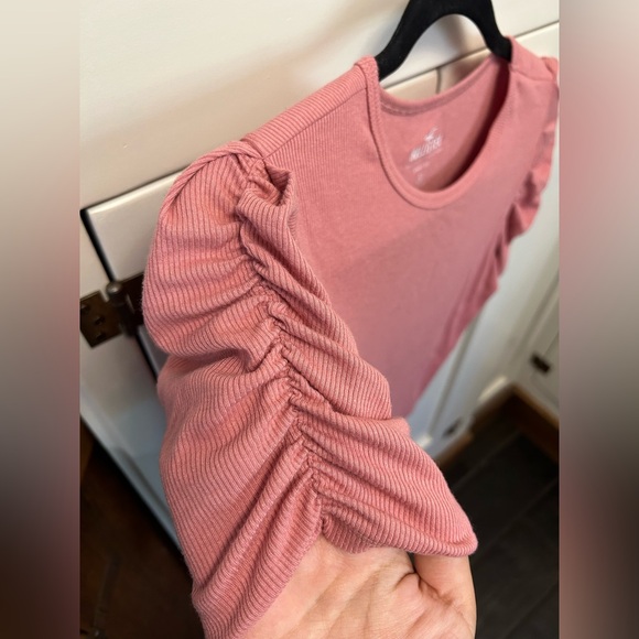⚡️2 for 10$!⚡️ Hollister Ruffled Baby Tee - Picture 2 of 4